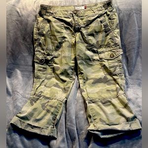 SO - Camo cargo capris. Size 7